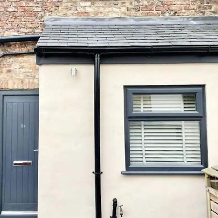 Townhouse With Private Parking Villa York Buitenkant foto