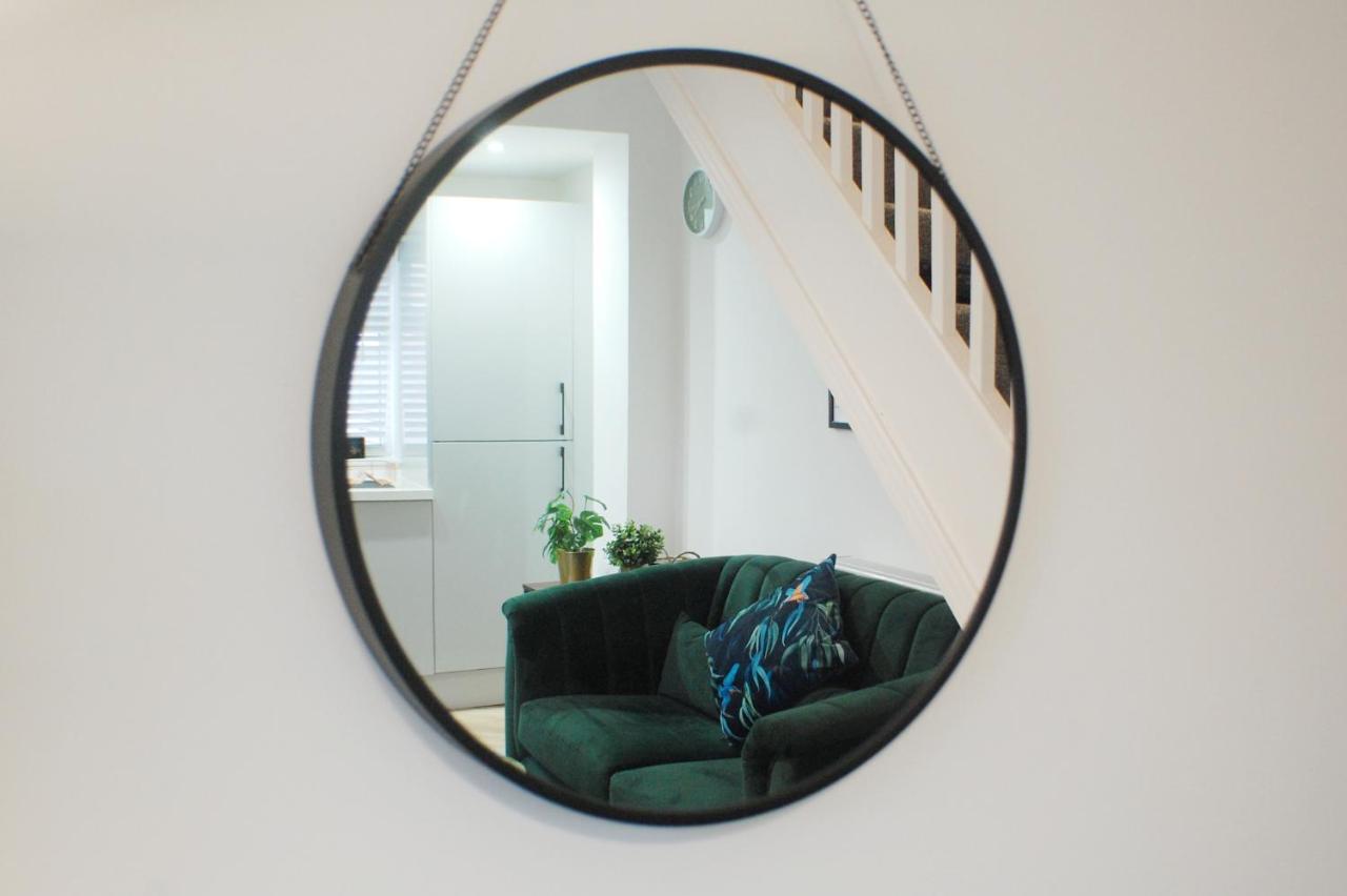 Townhouse With Private Parking Villa York Buitenkant foto