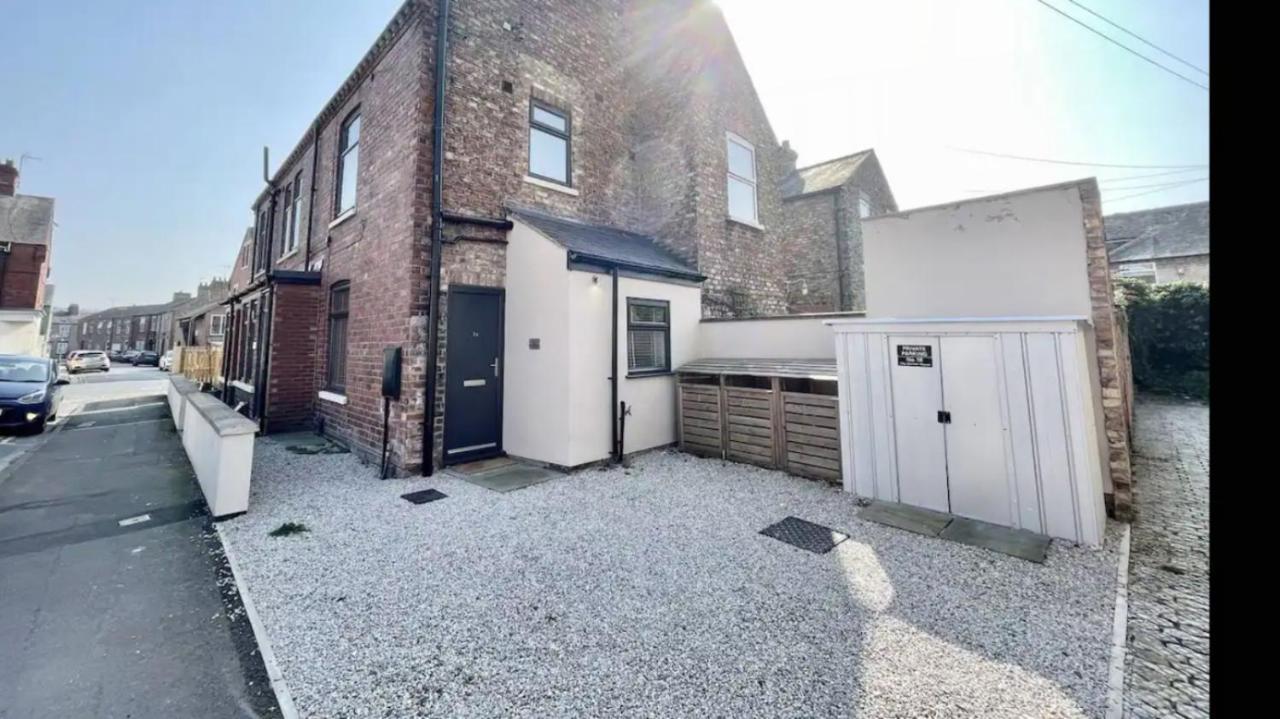 Townhouse With Private Parking Villa York Buitenkant foto